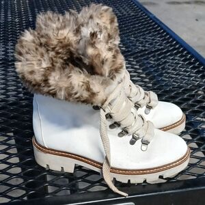 WHITE MOUNTAIN Women's Furry White Ankle Boot Size 7